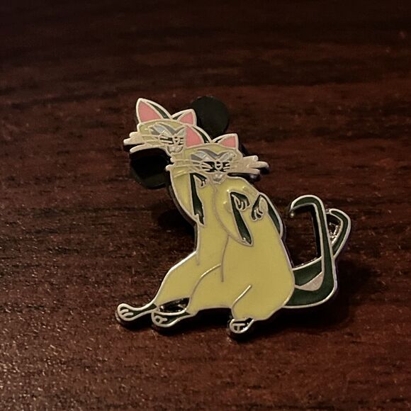 Disney Lady & The Tramp‎ Si And Am Siamese Cats Booster Pin - Picture 1 of 4